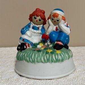 Vintage Raggedy Ann and Raggedy Andy music box